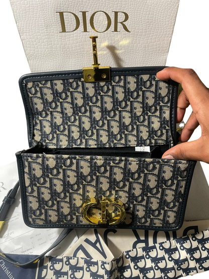 Blue Dior Oblique Jacquard 30
Montaigne Chain Bag