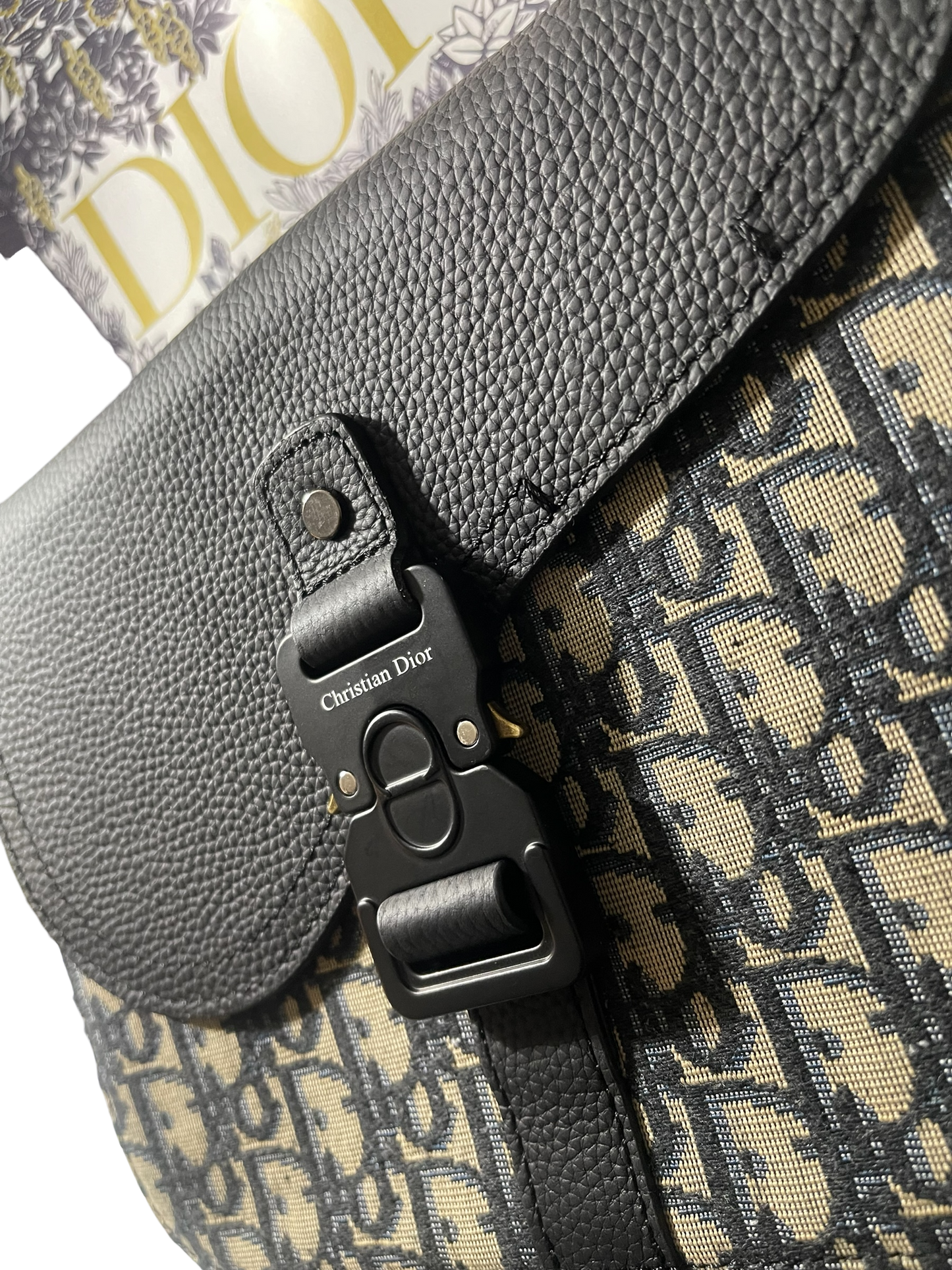 Dior Small Oblique Jacquard
Saddle Messenger Bag with Flap