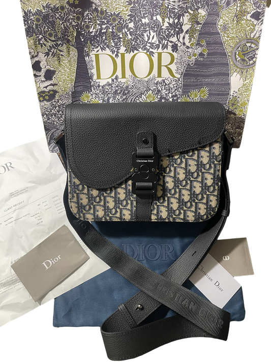 Dior Small Oblique Jacquard
Saddle Messenger Bag with Flap