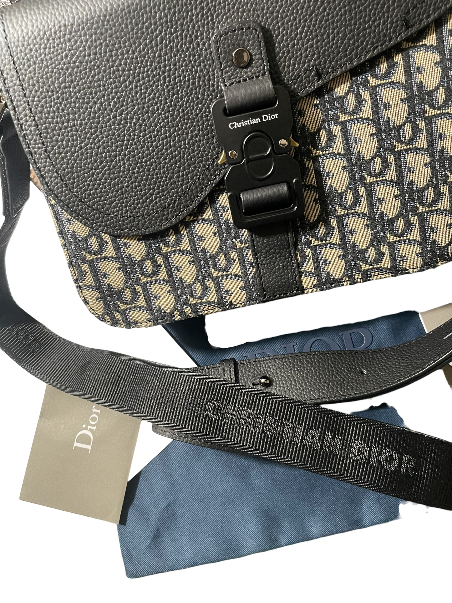 Dior Small Oblique Jacquard
Saddle Messenger Bag with Flap